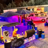 نیروی ساده کار در فودتراک (فست فود سیار)