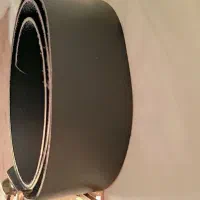 دوعدد کمربند یکیش پهن یکیش نسبتا باریک|کیف، کفش، کمربند|پرند, فاز ۲|دیوار