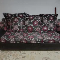 مبل چوبی با روکش چرم کارکرده
