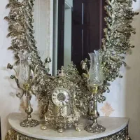 آینه شمعدان و ساعت|آینه|نیشابور, بزرگمهر|دیوار