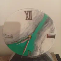 ساعت رومیزی جنسش زیرن است