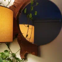 میز وآینه چوبی