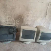 سه عدد مانیتور قدیمی