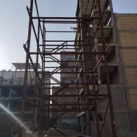 ساختمان نیمه کاره