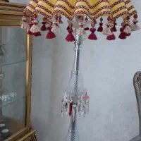 آباژور ایستاده کنارسالنی کریستال باکارات خارجی