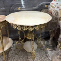 میز برنجی‌|کلکسیون اشیاء عتیقه|الیگودرز, |دیوار