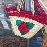 زنبیل ساده،گل کاموایی وگل برجسته وسفره ساده،گل دار|صنایع دستی و سایر لوازم تزئینی|رشت, پیرسرا|دیوار