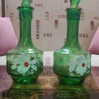 تنگ شیشه ای قدیمی