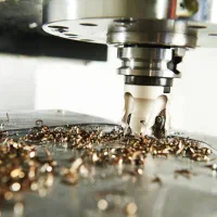 اپراتور و برنامه نویس فرز cnc