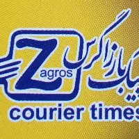 راننده با خودروی وانت و نیسان