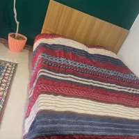 تخت خواب دو نفره ، تشک،یک کنار تختی ،رو تختی