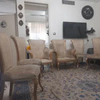 مبل چوبی و محکم.