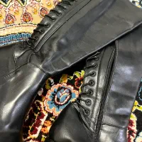 پوتین بلند|کیف، کفش، کمربند|گرگان, |دیوار