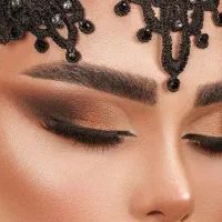 میکاپ و شنیون با ضمانت کیفیت و رضایت شمافقط۳۰۰هزار