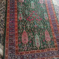 یک قالی دست بافت ابریشم