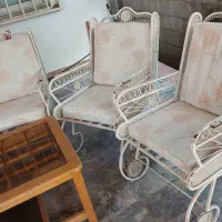 صندلی و میز وسط