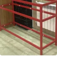 ویترین اخنی قرمز