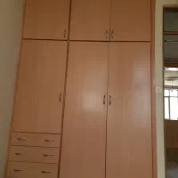 کمد دیواری که جارختخواب جا لباس ۳ کشو وقسسمت بالا