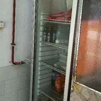 لوازم فست فود. ساندویچ و پیتزا. یخچال