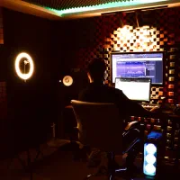 آموزش گیتار،پیانو، هنگدرام، تمپو، آواز در استودیو