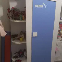 تخت و کمد نوجوان  در حد نو  پوما آبی و سفید