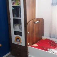 تخت نوجوان وپاتختی وویترین کاملا سالم