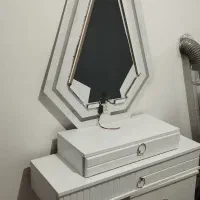 میز آرایش و دو عدد پاتختی در حد نو