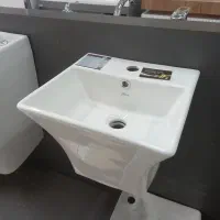 روشویی والهنگی کوچک برای دستشویی و حمام