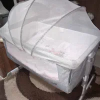 تخت کنار مادر