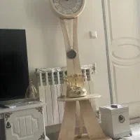 ساعت ایستاده بی صدا و سالم و تمیز