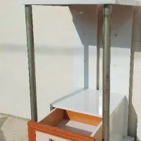 میز دارای دو کشو