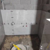 کاشی و سرامیک کاری و بازسازی سرویس و حمام