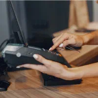 استخدام ((صندوق دار خانم ))جهت کار در رستوران