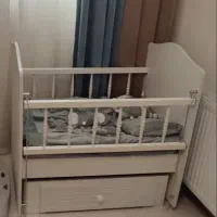 تخت و تشک نوزاد در حد نو