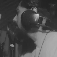 خواننده هستم