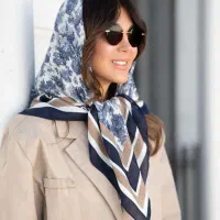 روسری سی اسکارف با حاشیه دوختخورده تمیز