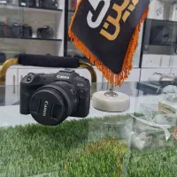 دوربین کنون r8با لنز مشابه آکبند