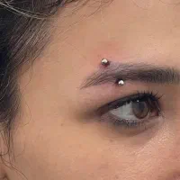 پیرسینگ تمیز و استریل در محل مشتری