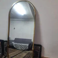 اینه و صندلی ارایشگاه