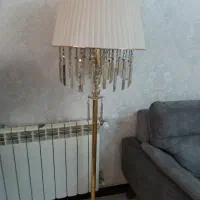 کنار سالنی ایستاده|چراغ خواب و آباژور|نسیم‌شهر, |دیوار
