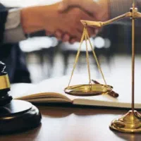 تنظیم قراردادها وکیل پایه یک دادگستری