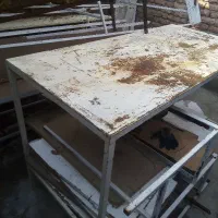 چند دست میز میوه و کارگاهی