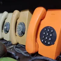 تلفن قدیمی|کلکسیون اشیاء عتیقه|کاشان, باهنر|دیوار
