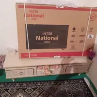 تلوزیون همرا میز تلویزیون استفاده نموده نو