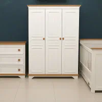 تخت و کمد و اکسسوری اتاق نوزاد