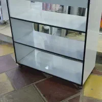 یک عد. ویترین