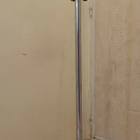 جا لباسی ایستاده