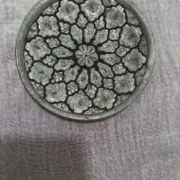 ساعت مسی عتیقه و بشقاب عتیقه...کنده‌کاری با دست|کلکسیون اشیاء عتیقه|سبزوار, فرهنگیان|دیوار