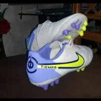 کفش فوتبال چمنی سایز41