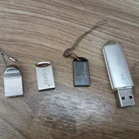 فلش مموری،لطفا توضیحات را بخوانید
